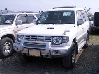 1999 Mitsubishi Pajero Pictures