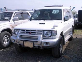 1999 Mitsubishi Pajero Pictures