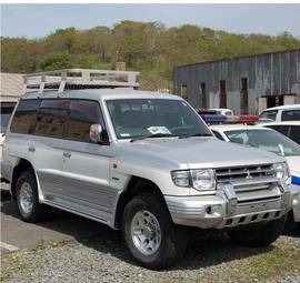 1999 Mitsubishi Pajero Pictures