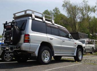 1999 Mitsubishi Pajero Photos