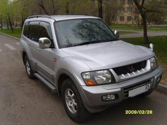 1999 Mitsubishi Pajero Photos