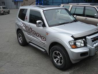 1999 Mitsubishi Pajero Photos