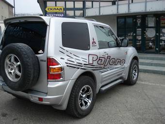 1999 Mitsubishi Pajero Photos