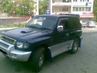 1999 Mitsubishi Pajero Pictures