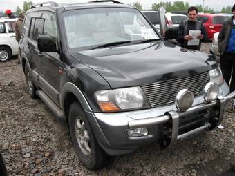 1999 Mitsubishi Pajero Photos