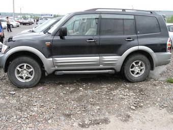 1999 Mitsubishi Pajero Photos