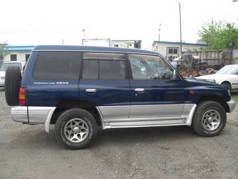 1999 Mitsubishi Pajero Photos