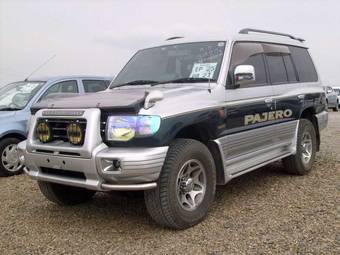 1999 Mitsubishi Pajero Photos