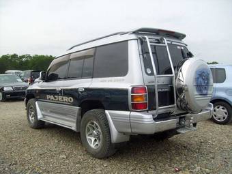 1999 Mitsubishi Pajero Photos