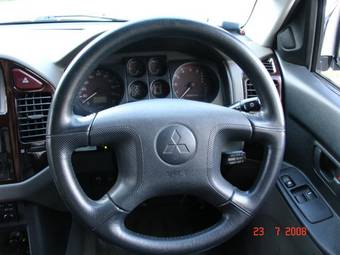 1999 Mitsubishi Pajero Pictures