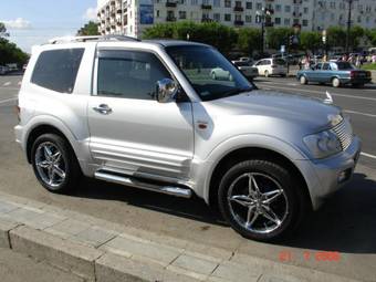 1999 Mitsubishi Pajero Pictures