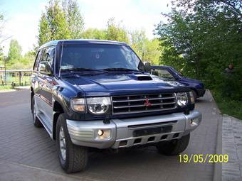 1999 Mitsubishi Pajero Pictures