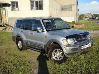 1999 Mitsubishi Pajero Photos