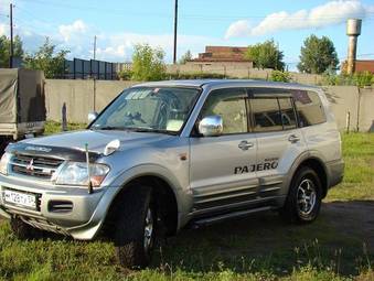 1999 Mitsubishi Pajero Photos