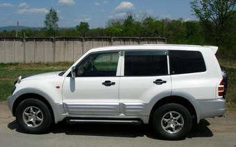 1999 Mitsubishi Pajero Photos