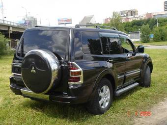 1999 Mitsubishi Pajero Pictures