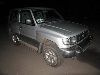 1999 Mitsubishi Pajero Photos