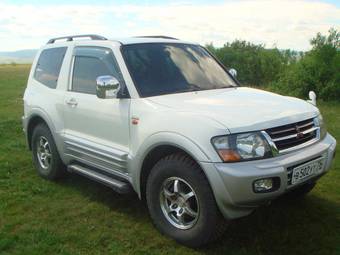 1999 Mitsubishi Pajero Photos