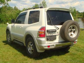 1999 Mitsubishi Pajero Pictures