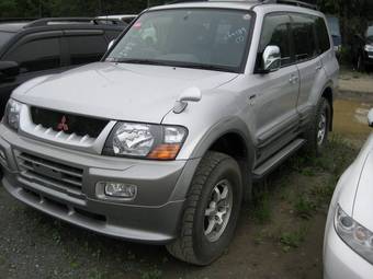 1999 Mitsubishi Pajero Photos