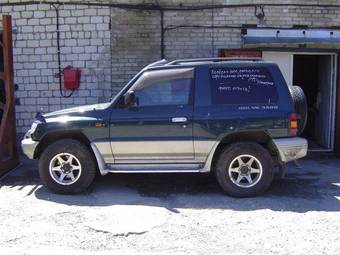 1999 Mitsubishi Pajero Pictures