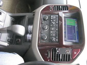 1999 Mitsubishi Pajero Photos