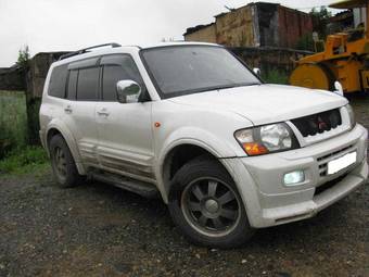 1999 Mitsubishi Pajero Photos