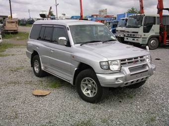 1999 Mitsubishi Pajero Photos