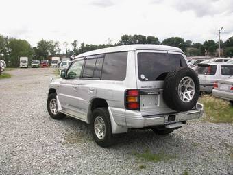 1999 Mitsubishi Pajero Photos
