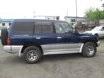 1999 Mitsubishi Pajero Photos