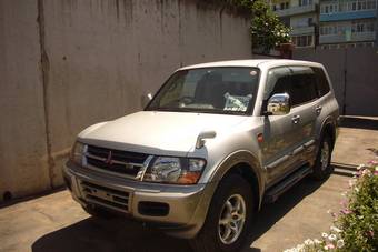 1999 Mitsubishi Pajero Pictures