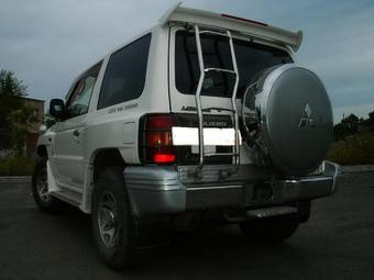 1999 Mitsubishi Pajero Photos