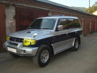 1999 Mitsubishi Pajero Photos