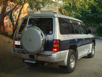 1999 Mitsubishi Pajero Pictures