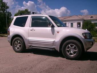 1999 Mitsubishi Pajero Photos