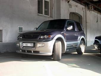 1999 Mitsubishi Pajero Photos