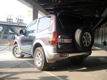 1999 Mitsubishi Pajero Pictures