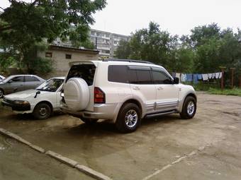 1999 Mitsubishi Pajero Pictures