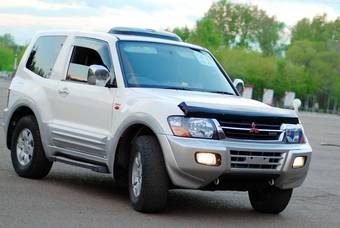 1999 Mitsubishi Pajero Photos