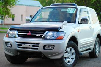 1999 Mitsubishi Pajero Photos