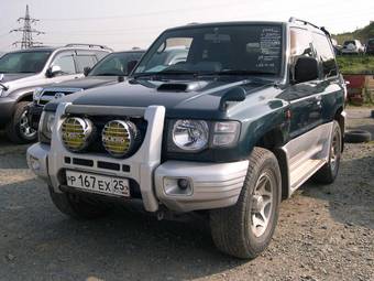 1999 Mitsubishi Pajero Photos