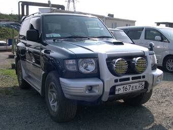 1999 Mitsubishi Pajero Photos