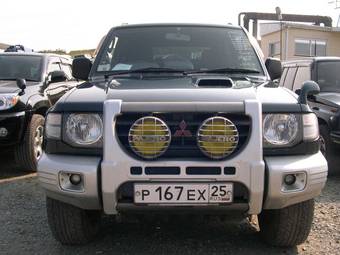 1999 Mitsubishi Pajero Pictures