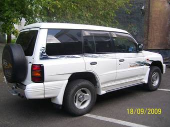 1999 Mitsubishi Pajero Photos