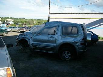 2000 Mitsubishi Pajero