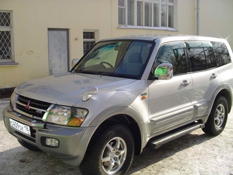 2000 Mitsubishi Pajero