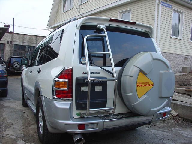 2000 Mitsubishi Pajero