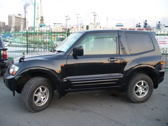 2000 Mitsubishi Pajero