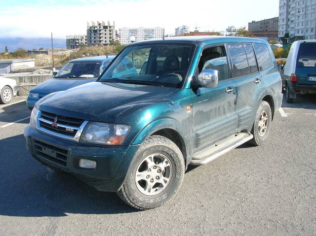 2000 Mitsubishi Pajero