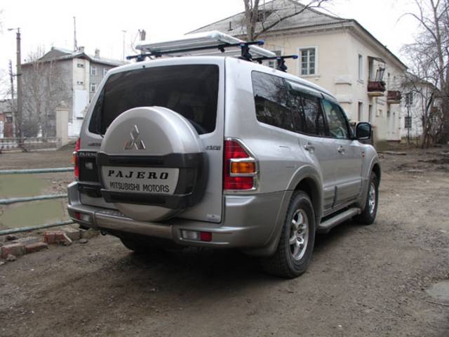 2000 Mitsubishi Pajero